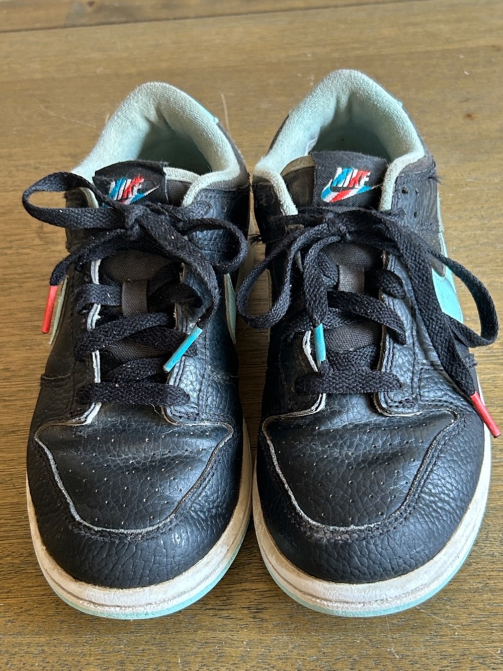 Nike Kids Dunks Low SE Barbershop Sneakers with Teal Accents. Size 3 Youth.